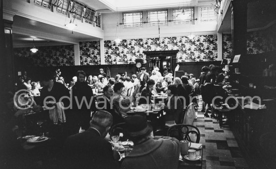 Bewley's on Grafton Street. Dublin 1963. - Photo by Edward Quinn