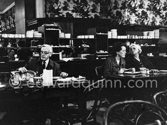 Bewley's, Grafton Street. Dublin 1963. - Photo by Edward Quinn