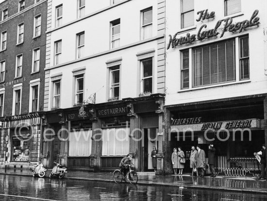 The Red Bank Restaurant, D’Olier Street. Dublin 1963. - Photo by Edward Quinn
