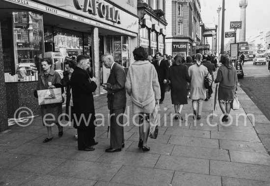 Cafolla. O\'Connell St. Dublin 1963. - Photo by Edward Quinn