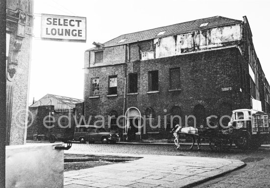 Select Lounge. Bridgefoot St. Dublin 1963. - Photo by Edward Quinn