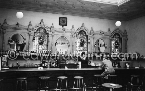 The Bar of the Grosvenor Hotel near Westland Row Railway Station. Dublin 1963. - Photo by Edward Quinn