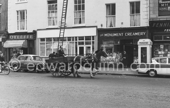 Mary's Hotel. Dublin 1963. - Photo by Edward Quinn