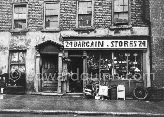 Bargain Stores. Dublin 1963. - Photo by Edward Quinn