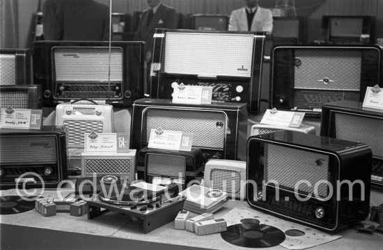 At the German Industries Fair (10. Deutsche Industrieausstellung). Messe Berlin 1952. - Photo by Edward Quinn