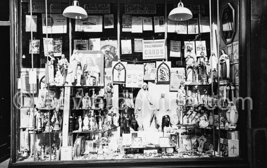 Devotional Objects. Dublin 1963. - Photo by Edward Quinn