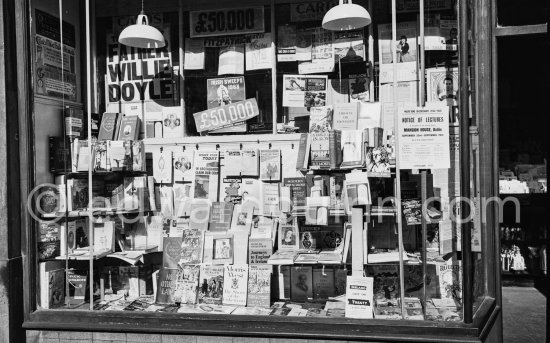 A bookshop. Dublin 1963. - Photo by Edward Quinn