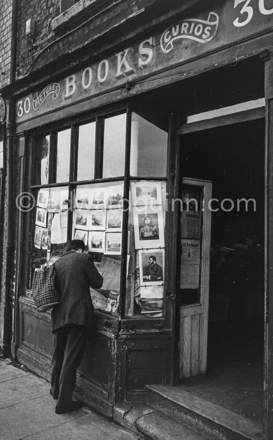 A secondhand book shop. Dublin 1963. - Photo by Edward Quinn