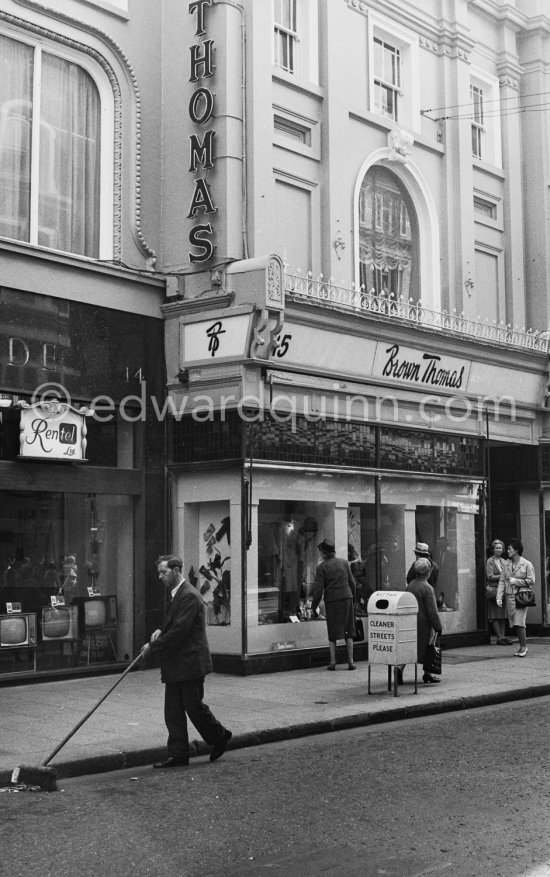 Brown Thomas, Grafton St. Dublin 1963. - Photo by Edward Quinn