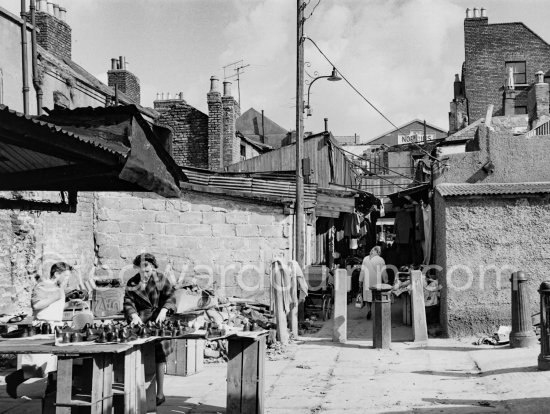 Anglesea Market, Dublin\'s secondhand market in a laneway off Moore Street. Dublin 1963. - Photo by Edward Quinn