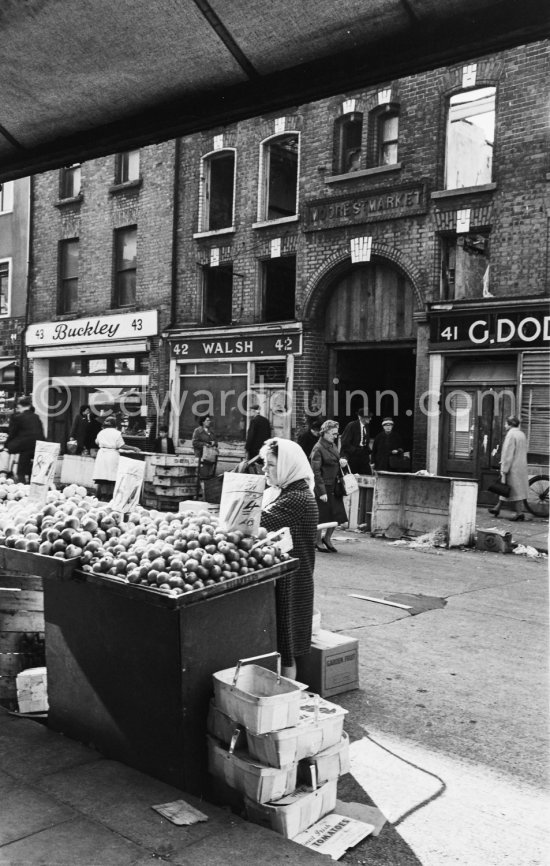 Farmer\'s market stall. Moore St. Dublin 1963. - Photo by Edward Quinn