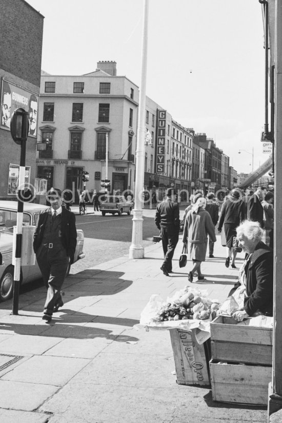 Marketwoman. Talbot St / Mabbot Ln. Dublin 1963. - Photo by Edward Quinn