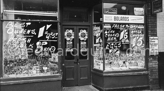 Grocery store. Dublin 1963. - Photo by Edward Quinn