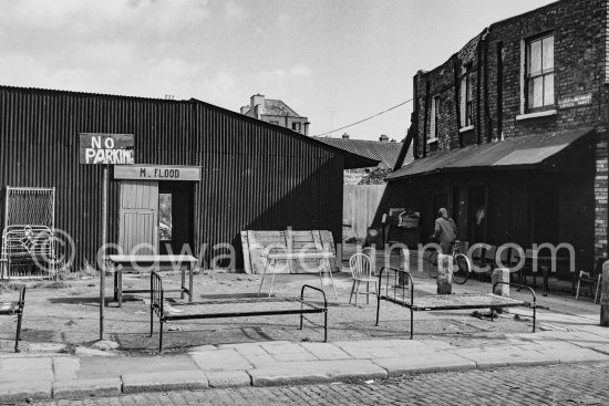 Anglesea Market, Dublin\'s secondhand market in a laneway off Moore Street. Dublin 1963. - Photo by Edward Quinn