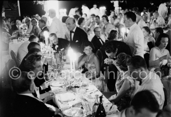 Gianni Agnelli, opposite his wife, Princess Caracciolo. Gala at Sporting d’Eté, Monte Carlo 1959. - Photo by Edward Quinn