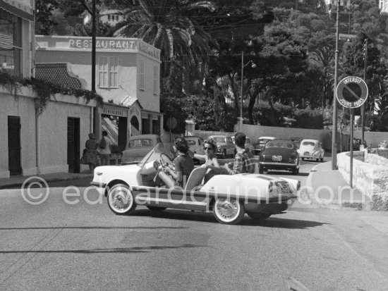 Marella, Princess Caracciolo, wife of Agnelli (with sun glasses). Monte Carlo 1958. Car: Boano/Carrozzeria Savio 1958. Fiat 600 Spiaggina (Same car: see Onassis_T_26H_006) - Photo by Edward Quinn