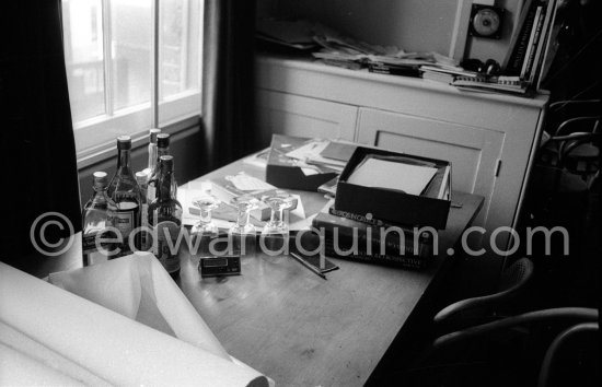 At Francis Bacon's house, 7, Reece Mews, London SW7, 1979. - Photo by Edward Quinn