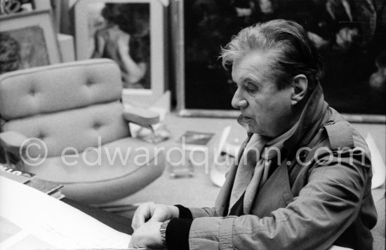 Francis Bacon signing etching "Metropolitan Triptych" at Marlborough Gallery London 1981. - Photo by Edward Quinn