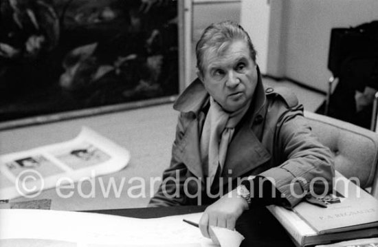 Francis Bacon signing litho "Triptych 1974 - 1977" (1981) at Marlborough Gallery London 1981. - Photo by Edward Quinn