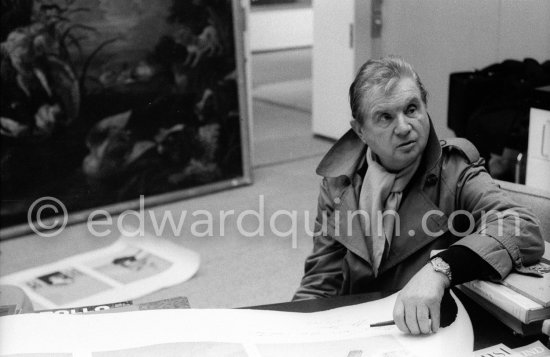 Francis Bacon signing etching "Metropolitan Triptych" at Marlborough Gallery London 1981. - Photo by Edward Quinn