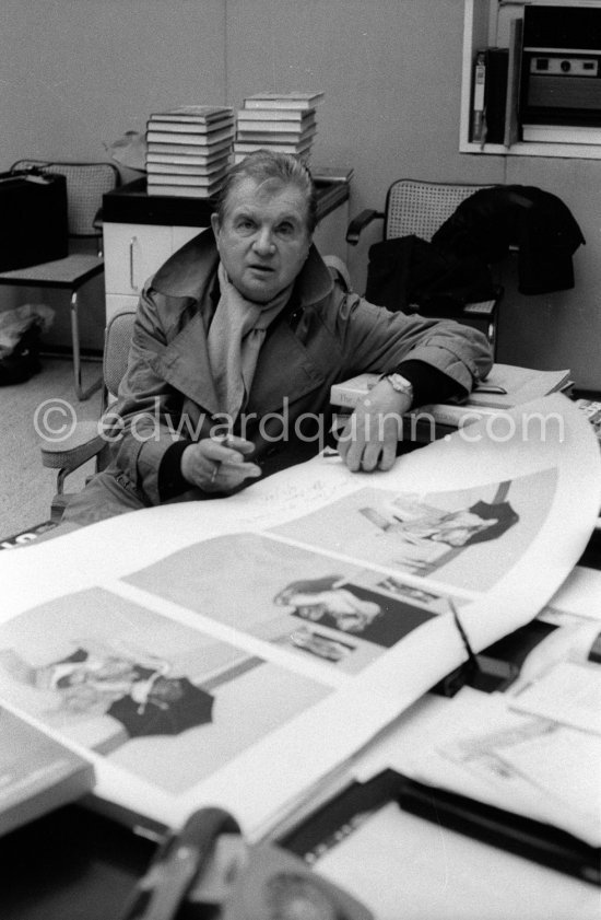 Francis Bacon signing etching "Metropolitan Triptych" at Marlborough Gallery London 1981. - Photo by Edward Quinn