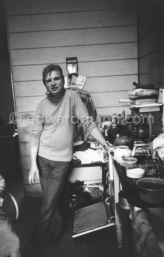 Francis Bacon at his Reece Mews kitchen. London 1978. - Photo by Edward Quinn