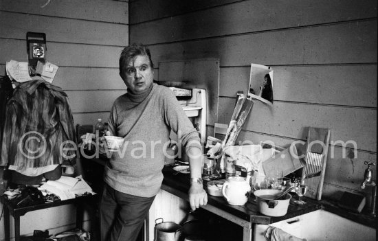 Francis Bacon at his Reece Mews kitchen. London 1978. - Photo by Edward Quinn