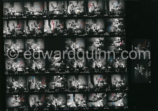 Contact print Francis Bacon at his Reece Mews kitchen. London 1978. - Photo by Edward Quinn