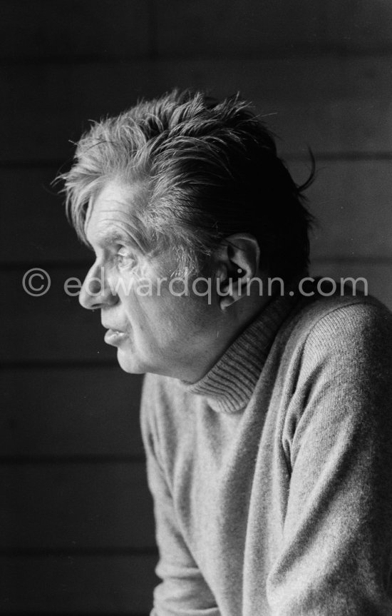 Francis Bacon at his Reece Mews kitchen. London 1978. - Photo by Edward Quinn