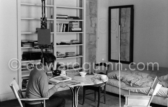 Francis Bacon at his studio in Paris, rue de Birague, 1979. - Photo by Edward Quinn