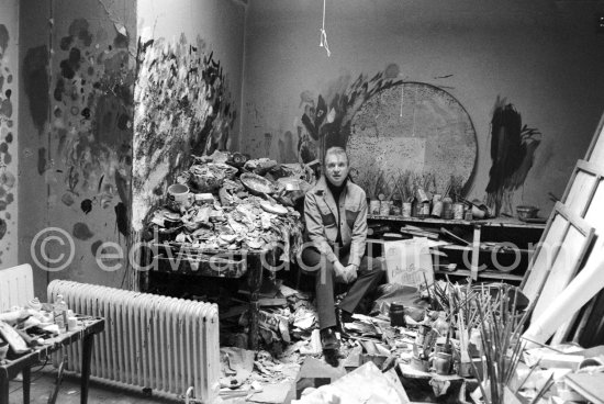 Francis Bacon at his London studio in 1980. It was removed in 1998 and relocated with all its contents at Dublin City Gallery The Hugh Lane. - Photo by Edward Quinn