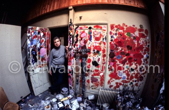 Francis Bacon at his Reece Mews studio. London 1980. - Photo by Edward Quinn