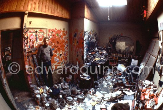 Francis Bacon at his Reece Mews studio. London 1980. - Photo by Edward Quinn