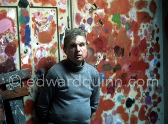 Francis Bacon at his Reece Mews studio. London 1980. - Photo by Edward Quinn