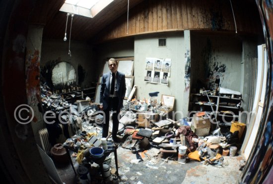 Francis Bacon at his Reece Mews studio. London 1980. - Photo by Edward Quinn