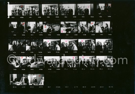 Contact print Francis Bacon attending Anne Madden's exhibition opening. Galerie Darthea Speyer, Paris 1979. - Photo by Edward Quinn
