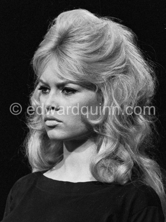 Brigitte Bardot during filming of “Voulez-vous danser avec moi?”. Nice 1959. - Photo by Edward Quinn