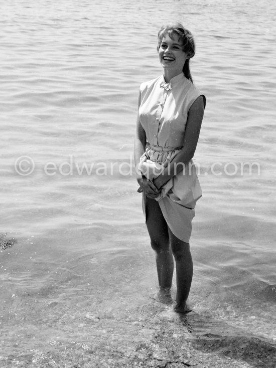 Brigitte Bardot during filming of "La lumière d\'en face" ("The Light Across the Street"). Near Nice 1955. - Photo by Edward Quinn