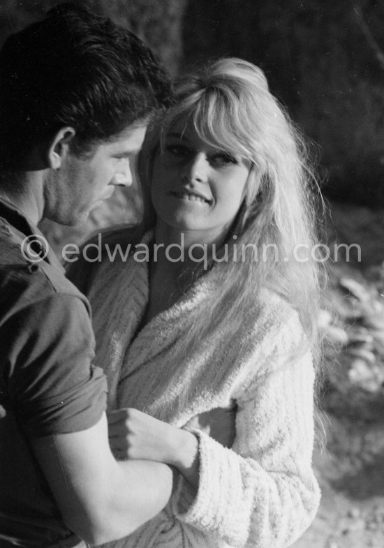 Brigitte Bardot and Stephen Boyd during filming of “Les bijoutiers du clair de lune”. Studios de la Victorine, Nice 1958. - Photo by Edward Quinn