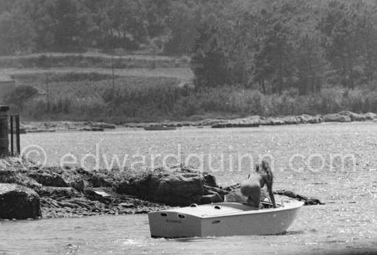 Brigitte Bardot on her Albatross speed boat "Sidonie" near her home "La Madrague". Saint-Tropez 1961. - Photo by Edward Quinn