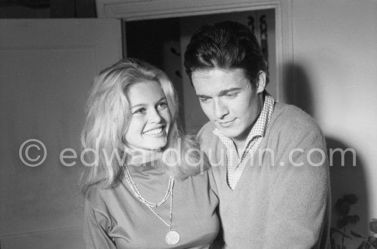 Brigitte Bardot met Jacques Charrier, a promising young actor, on the set of "Babette goes to War". Saint-Tropez 1959. - Photo by Edward Quinn