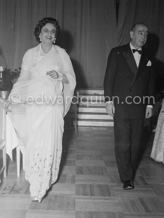 Sita Devi, Maharanee of Baroda, known as the "Indian Wallis Simpson" and not yet identified person "Bal de la Rose" ("Bal du Printemps"), Monte Carlo 1956. - Photo by Edward Quinn