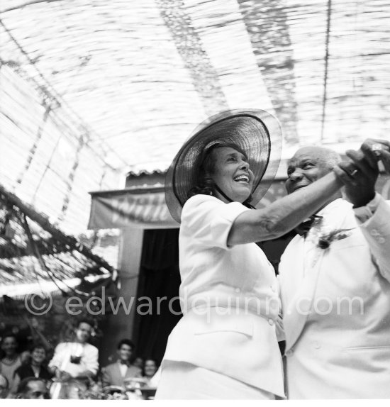 Sidney Bechet and Mistinguett, at Sidney\'s wedding with Elizabeth Ziegler in Antibes 1951. - Photo by Edward Quinn