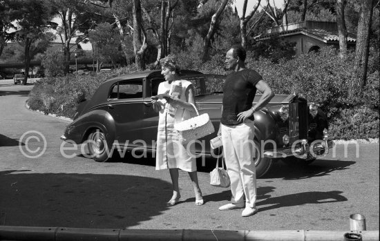 Gamble Benedict, Remington heiress, and Andrei Porambeanu, her husband and former chauffeur. Eden Roc, Cap d\'Antibes 1962. Car: 1956 Rolls-Royce Silver Wraith, Sedanca de Ville by James Young, Design WRM27, Body-No. 1964. Detailed info on this car by expert Klaus-Josef Rossfeldt see About/Additional Infos. - Photo by Edward Quinn