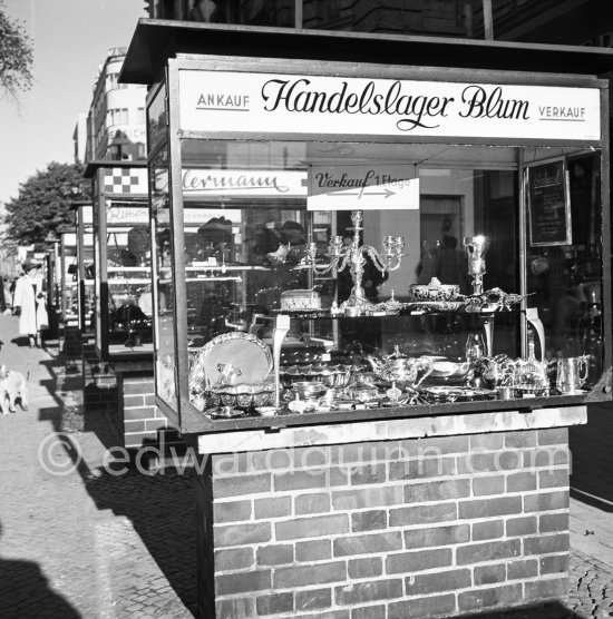 Kurfürstendamm. Berlin 1952. - Photo by Edward Quinn