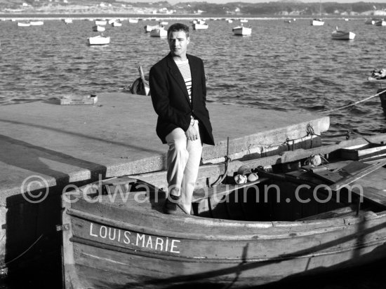 Marlon Brando at the port in Bandol 1954. - Photo by Edward Quinn