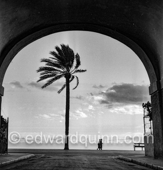 Promenade des Anglais, Nice 1951. - Photo by Edward Quinn