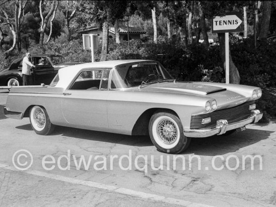 Cadillac Skylight. Pinin Farina one-off car with the Targa Prova (test plate) PROVA TO 451 (TO for Torino). Near the tennis court of Hotel du Cap-Eden-Roc, Antibes, France, 1959. - Photo by Edward Quinn