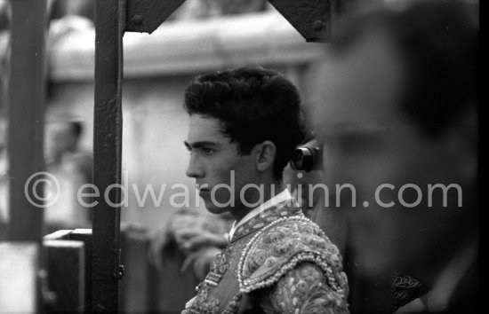 Paco Camino. Bullfight (corrida de toros, tauromaquia). Nimes 1960. A bullfight Picasso attended (see "Picasso"). - Photo by Edward Quinn