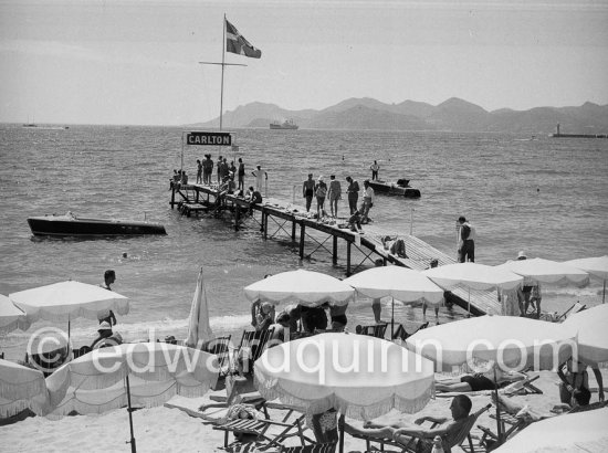 Carlton Hotel, Cannes 1957 - Photo by Edward Quinn